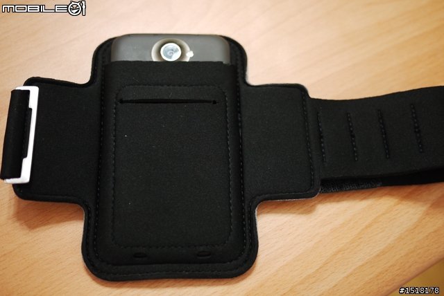 3GS 與Tunewear JOGJACKET 改版運動臂帶開箱合體, 同場加映hTC ONE X來合體