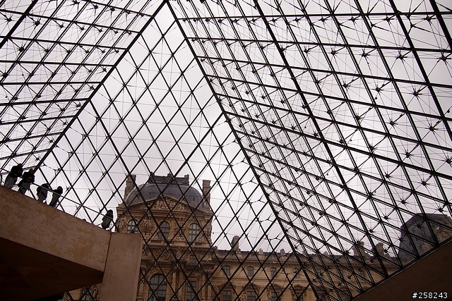【西西分享】法國DAY6-巴黎Paris(艾菲爾鐵塔、羅浮宮、塞納河、協和廣場)