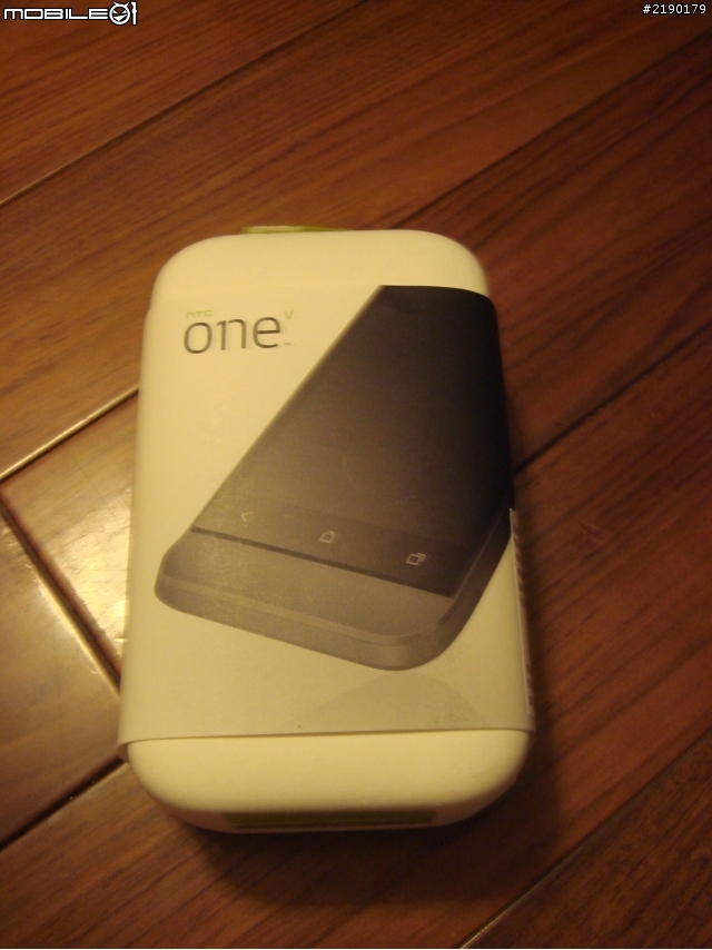 HTC 中階音樂、照相手機-ONE V