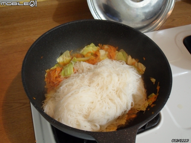 好久沒發文了~家常肉燥+炒米粉