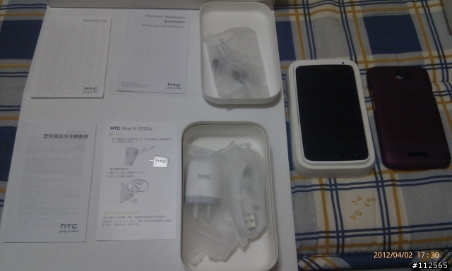 HTC One X (貝殼白) 開箱照 (補上耳機 Beats Solo)