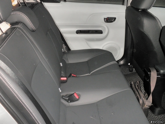 Prius C 極光銀OPEN (晚開箱)