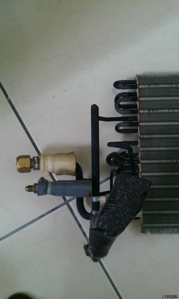 大金一對三隱吊式冷氣機漏冷媒..維修 .5/23日更新