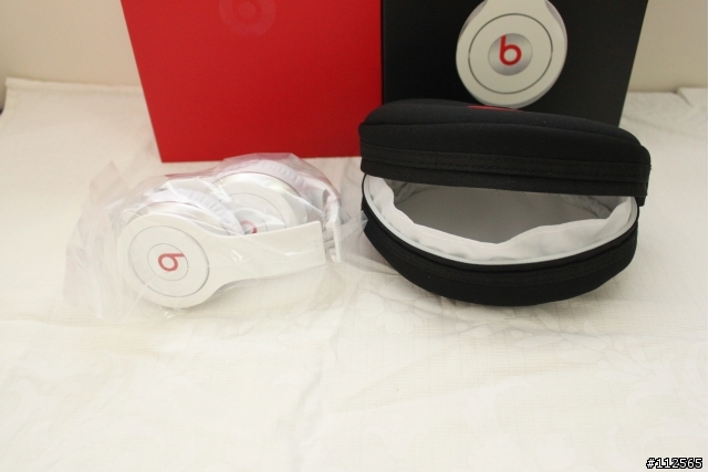 HTC One X (貝殼白) 開箱照 (補上耳機 Beats Solo)