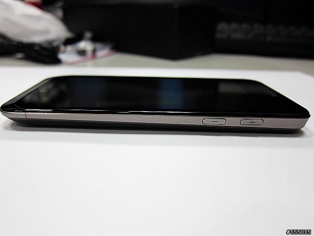 ASUS Padfone 純手機含保護殼-開箱圖