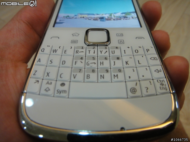 慢了一年......NOKIA E6...開箱!!!!!!