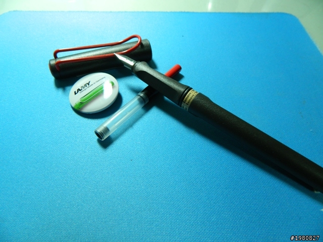 2012年我收到最「逸品」的禮物...LAMY SAFARI 2012誠品限定款