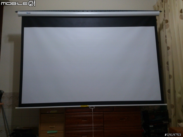 (開箱)朋友的BENQ W710ST 短焦投影機+簡易型100"布幕