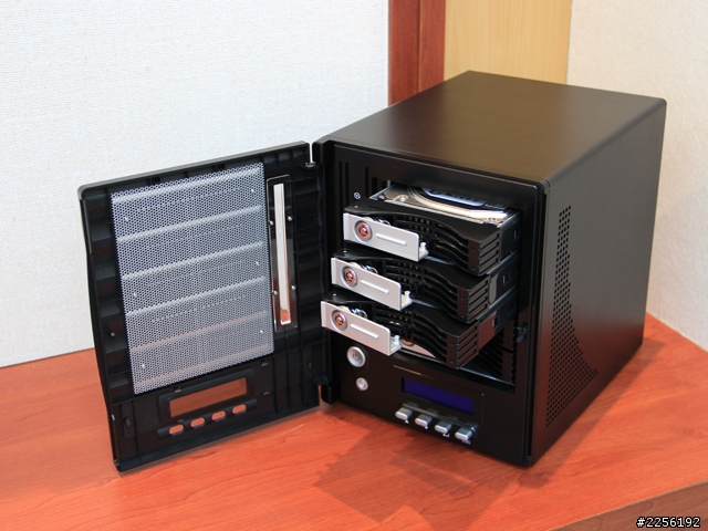 【開箱】我與"他"的初次相遇!Thecus色卡司N5550 NAS