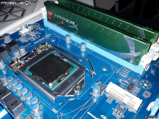 睽違四年,新組電腦重裝上陣 >v