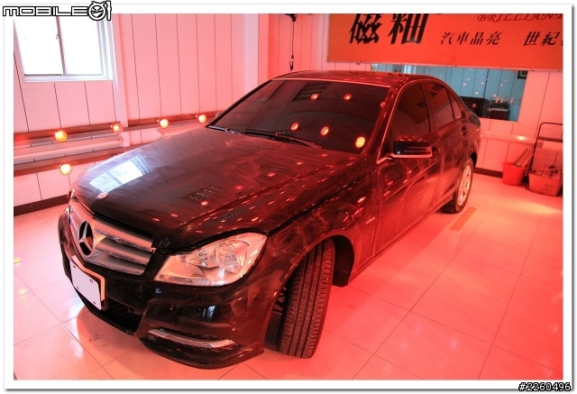 【開箱】2012年式 Benz W204 C180 黑與白--四線道開箱『圖多』