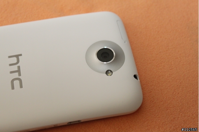 HTC One X (貝殼白) 開箱照 (補上耳機 Beats Solo)