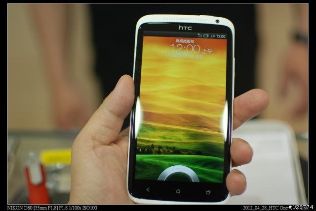 買了 HTC One X, 使用兩個星期後, 非常滿意!!