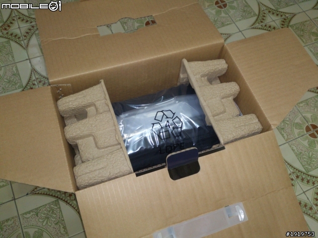 (開箱)朋友的BENQ W710ST 短焦投影機+簡易型100"布幕