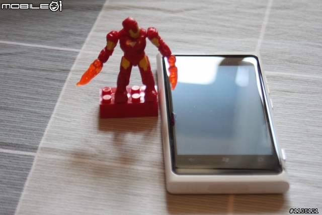 【開箱】NOKIA Lumia 800 白寡婦美麗開箱!!!