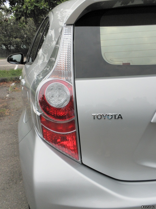Prius C 極光銀OPEN (晚開箱)