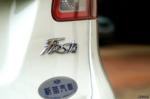 2012 Fiesta1.6 4D相片加減看