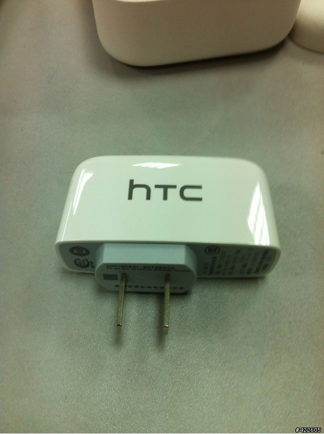 HTC 新渴望V 雙卡雙待機簡易開箱~