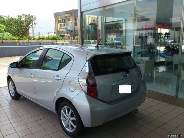 Prius C 極光銀OPEN (晚開箱)