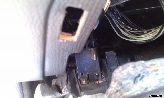 W210 剎車燈開關(Brake Light Switch), 油位感知器(Oil level sensor)更換及機油壓力測試口油漬