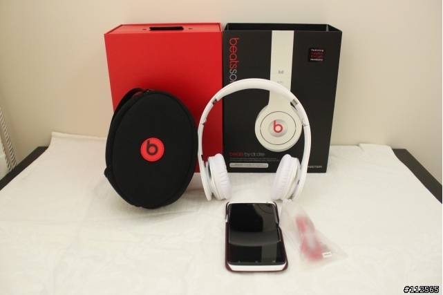 HTC One X (貝殼白) 開箱照 (補上耳機 Beats Solo)