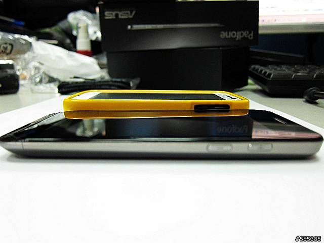 ASUS Padfone 純手機含保護殼-開箱圖