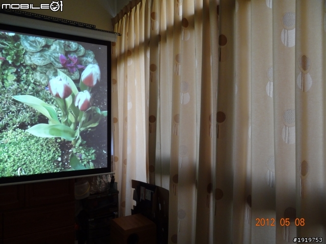 (開箱)朋友的BENQ W710ST 短焦投影機+簡易型100"布幕