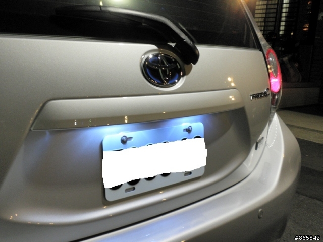 Prius C 極光銀OPEN (晚開箱)