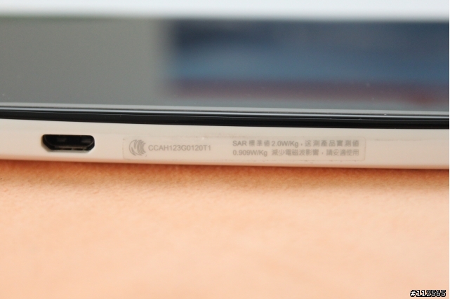HTC One X (貝殼白) 開箱照 (補上耳機 Beats Solo)