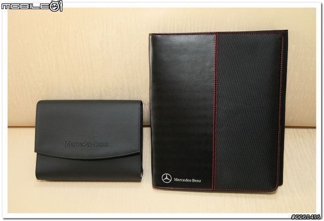 【開箱】2012年式 Benz W204 C180 黑與白--四線道開箱『圖多』