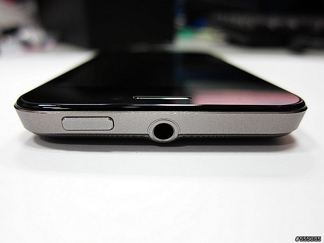 ASUS Padfone 純手機含保護殼-開箱圖