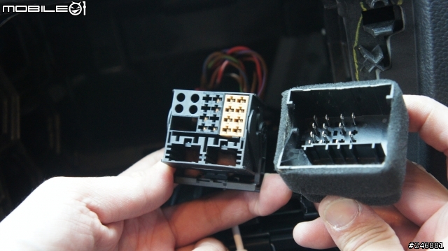 遲來的開箱~PASSAT VARIANT B7福斯專用多媒體影音系統道森八吋主機簡單開箱文