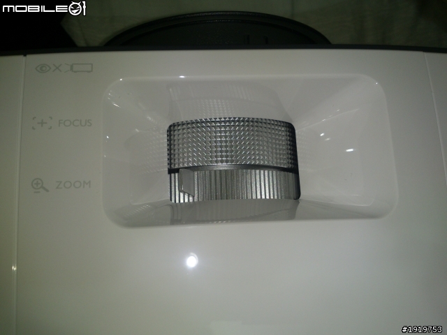 (開箱)朋友的BENQ W710ST 短焦投影機+簡易型100"布幕