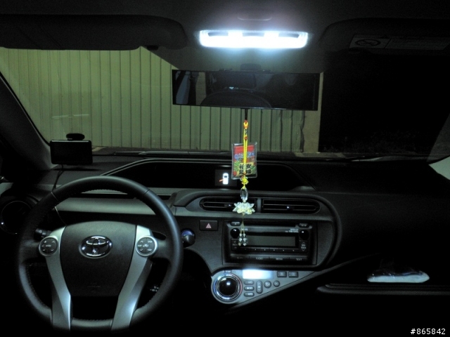 Prius C 極光銀OPEN (晚開箱)