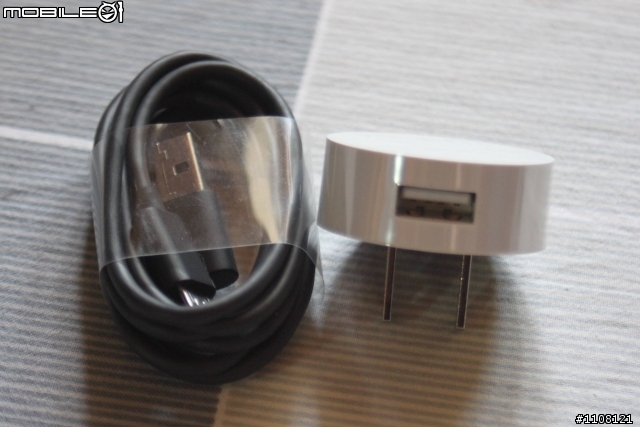 【開箱】NOKIA Lumia 800 白寡婦美麗開箱!!!