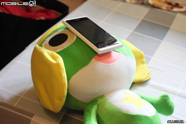 【開箱】NOKIA Lumia 800 白寡婦美麗開箱!!!