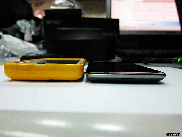 ASUS Padfone 純手機含保護殼-開箱圖