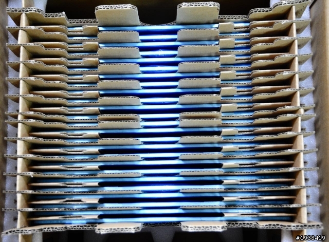 不一樣的開箱..霧面螢幕一整箱