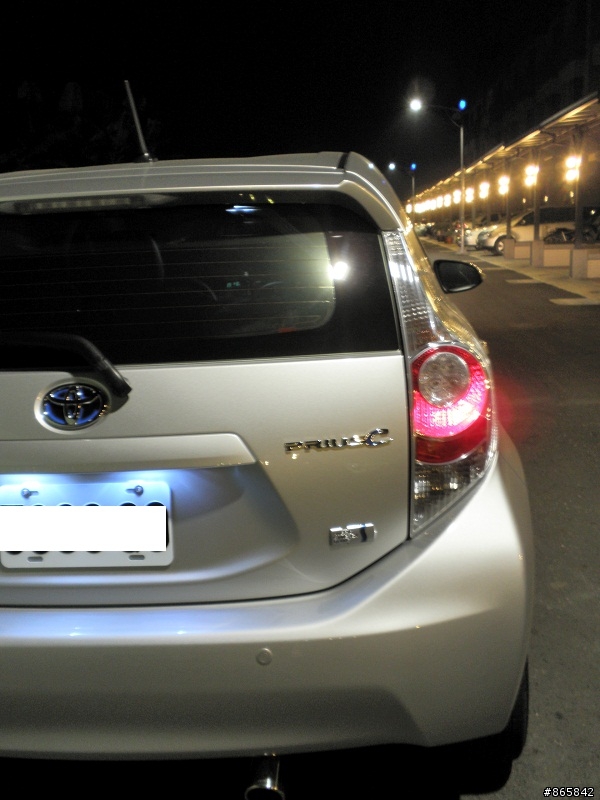 Prius C 極光銀OPEN (晚開箱)