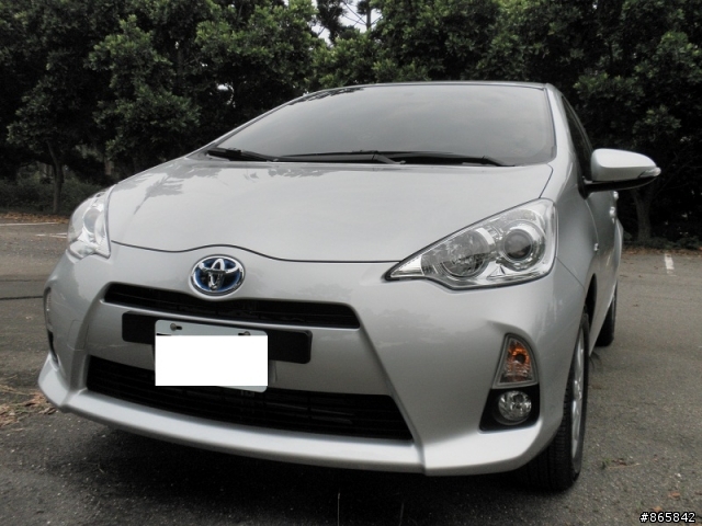 Prius C 極光銀OPEN (晚開箱)