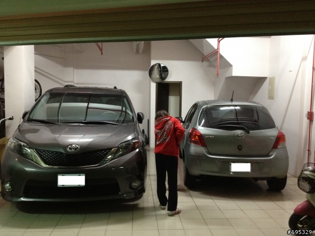 小鴨鴨尋親記 -- 幸福。移動。城堡 TOYOTA SIENNA