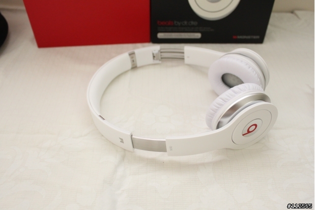 HTC One X (貝殼白) 開箱照 (補上耳機 Beats Solo)