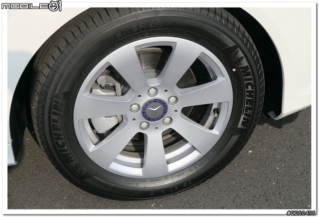【開箱】2012年式 Benz W204 C180 黑與白--四線道開箱『圖多』