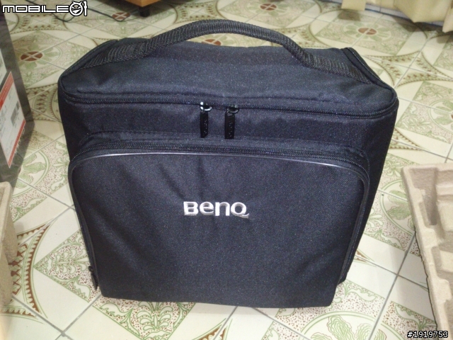 (開箱)朋友的BENQ W710ST 短焦投影機+簡易型100"布幕
