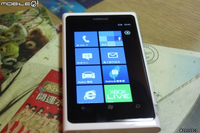 【開箱】NOKIA Lumia 800 白寡婦美麗開箱!!!
