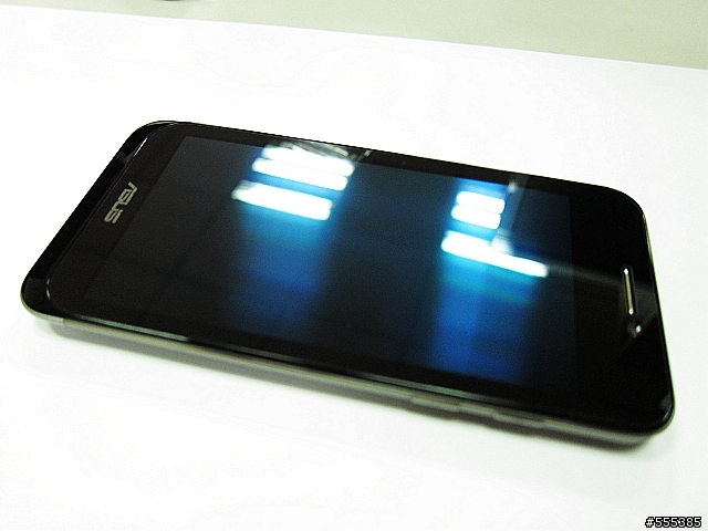 ASUS Padfone 純手機含保護殼-開箱圖