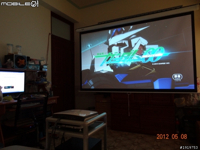 (開箱)朋友的BENQ W710ST 短焦投影機+簡易型100"布幕