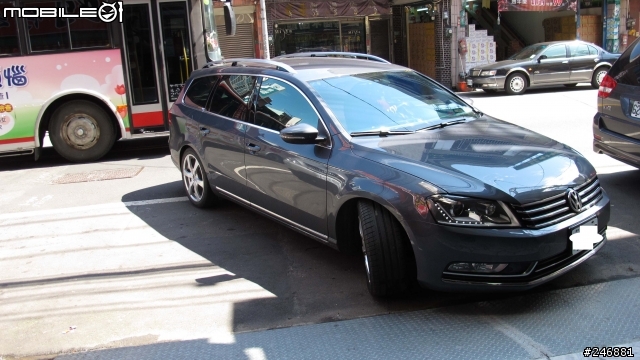 遲來的開箱~PASSAT VARIANT B7福斯專用多媒體影音系統道森八吋主機簡單開箱文