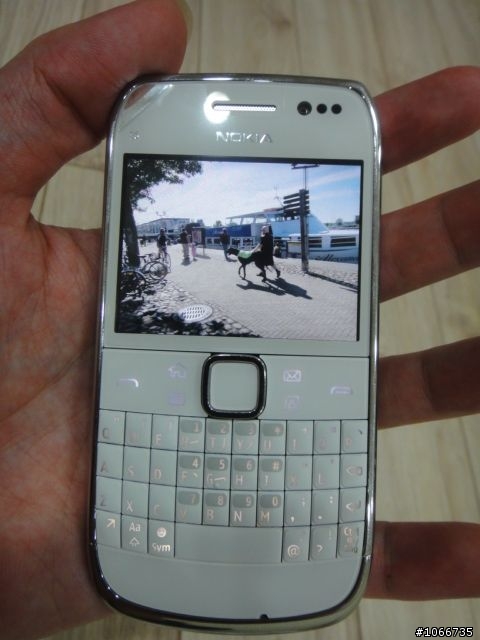 慢了一年......NOKIA E6...開箱!!!!!!