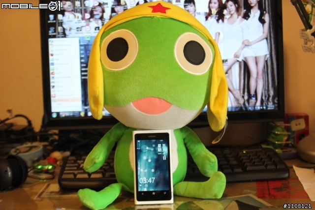 【開箱】NOKIA Lumia 800 白寡婦美麗開箱!!!